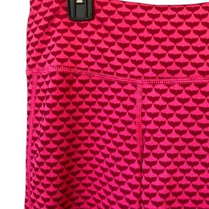 Simple Whale Tail Performance Leggings